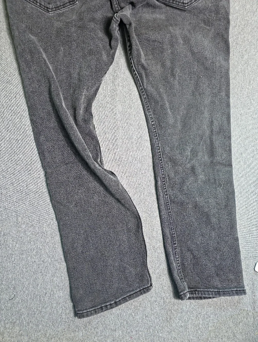 Men's Black Straight-Leg Jeans Levis 502 Straight.
